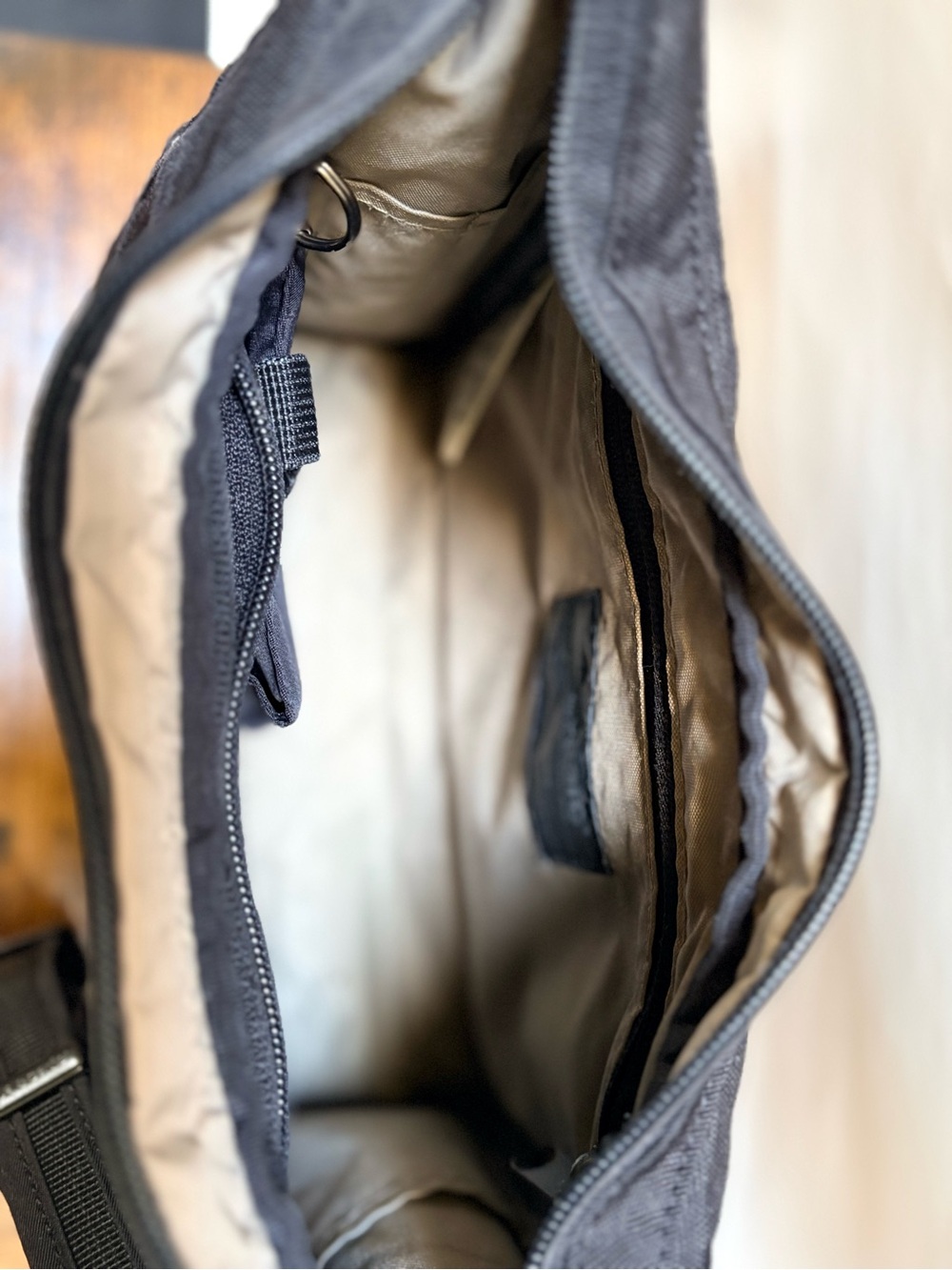 PacSafe | CitySafe Series 100 Travel Crossbody Small Black Handbag w/ eXomesh - Picture 8 of 12